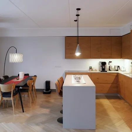 Seafront Oasis: Luxury Apartment